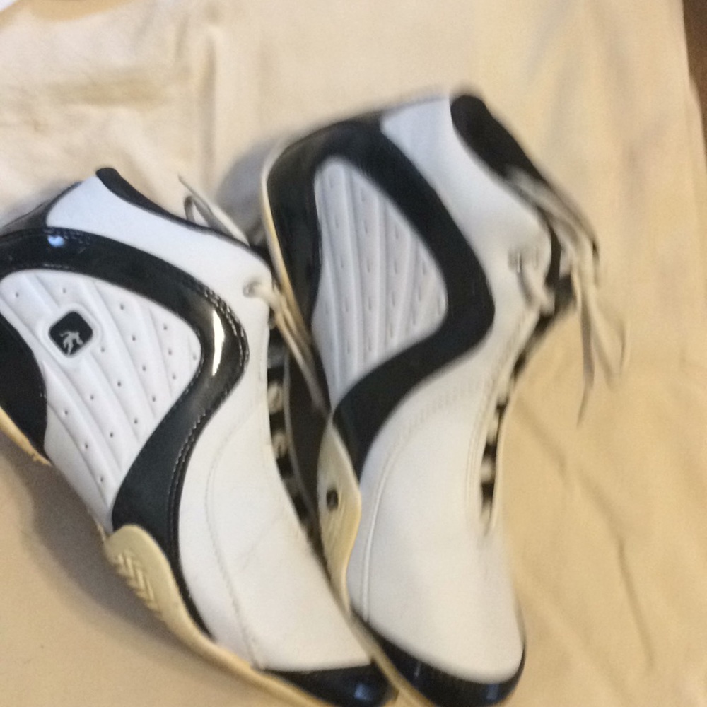 Men’s basketball shoes